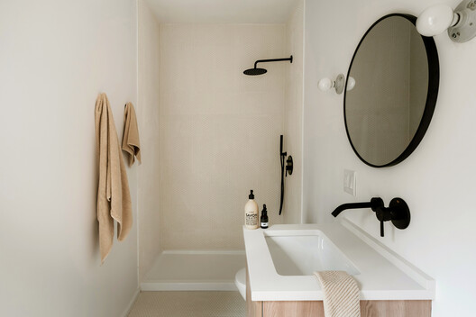 Forest Edge House / Marc Thorpe Design - Interior Photography, Bathroom, Sink, Bathtub, Toilet, Countertop