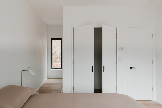 Forest Edge House / Marc Thorpe Design - Interior Photography, Wood, Bedroom, Door, Bed
