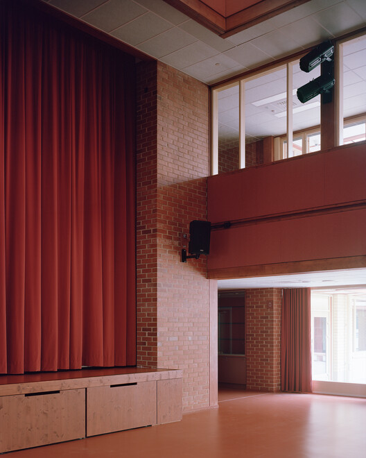 桑蒙塔洛学校及多功能中心 / NERVIN architecture - 室内图, 木头