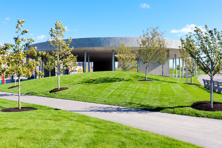 Cancha de Baloncesto – Parque Centenario Ralph C. Wilson Jr. / Adjaye Associates - Fotografía exterior