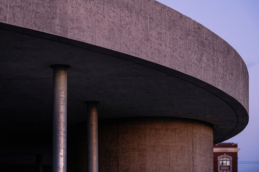 Basketball Court - Ralph C. Wilson Jr. Centennial Park / Adjaye Associates Basketball Court - Ralph C. Wilson Jr. Centennial Park / Adjaye Associates - Image 12 of 25