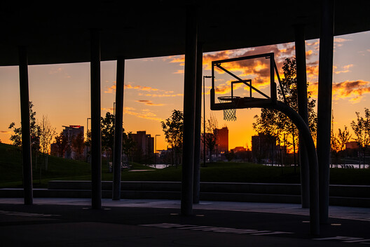 Basketball Court - Ralph C. Wilson Jr. Centennial Park / Adjaye Associates Basketball Court - Ralph C. Wilson Jr. Centennial Park / Adjaye Associates - Image 15 of 25