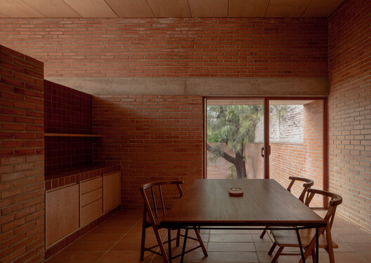 Casa Pirules / Escobedo Soliz - Fotografía interior, Comedor, Madera, Ladrillo
