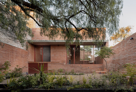 Casa Pirules / Escobedo Soliz - Fotografía exterior, Ladrillo