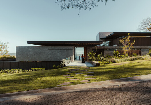 Casa Enoki / QBO3 Arquitectos Casa Enoki / QBO3 Arquitectos - Imagen 1 de 17