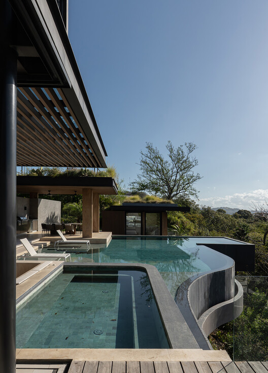 Casa Enoki / QBO3 Arquitectos Casa Enoki / QBO3 Arquitectos - Imagen 2 de 17