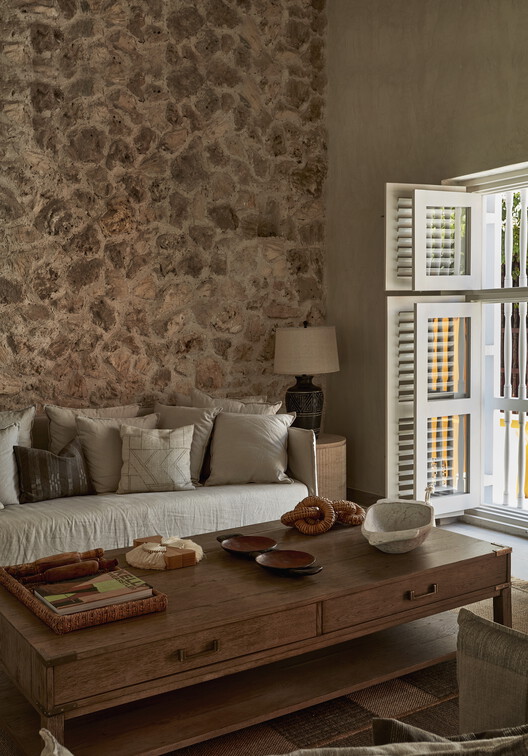 Casa Azurra la Carbonera / Vladimir Caballero + Lorena Pulecio - fotografía de interiores, sala, madera, iluminación, sillón, mesa