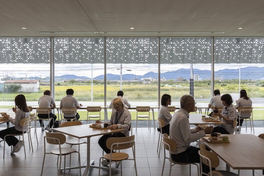 Nakano Seiyaku Kusatsu Factoru / TAISEI DESIGN Planners Architects & Engineers Nakano Seiyaku Kusatsu Factoru / TAISEI DESIGN Planners Architects & Engineers - Interior Photography, Dining room