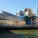 Frank Gehry, Visionary Architect of the Bilbao Guggenheim, Dies at 96 - Image 1 of 4