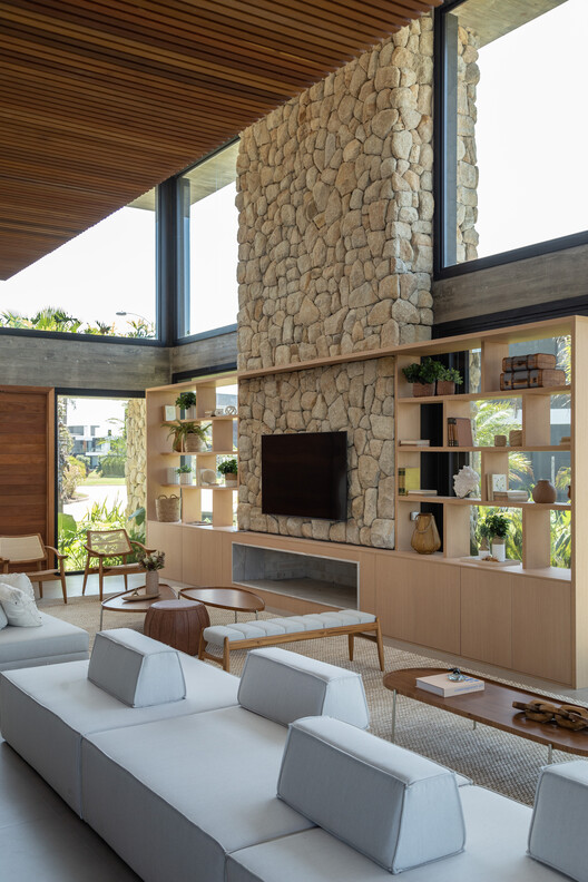 Casa J10 / Martin arquitetura + engenharia Casa J10 / Martin arquitetura + engenharia - Fotografia de Interiores, Sala de Estar, Madeira, Sofá, Mesa, Cadeira