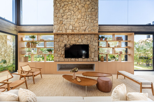 Casa J10 / Martin arquitetura + engenharia Casa J10 / Martin arquitetura + engenharia - Fotografia de Exterior, Madeira, Sofá, Cadeira