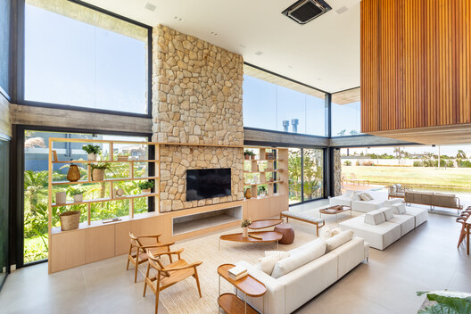 Casa J10 / Martin arquitetura + engenharia Casa J10 / Martin arquitetura + engenharia - Fotografia de Interiores, Sala de Estar, Cadeira, Aido