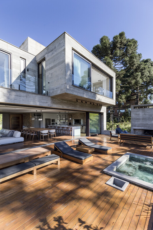 Casa Concreto E18 / Martin arquitetura + engenharia Casa Concreto E18 / Martin arquitetura + engenharia - Fotografia de Exterior, Madeira, Balcão, Terraço