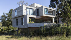 Concrete House E18 / Martin arquitetura + engenharia