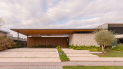 Casa Galeria  / Sonne Müller Arquitetos