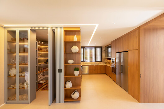 Casa Galeria / Sonne Müller Arquitetos Casa Galeria / Sonne Müller Arquitetos - Fotografia de Interiores, Madeira, Prateleira, Iluminação, Porta, Vidro