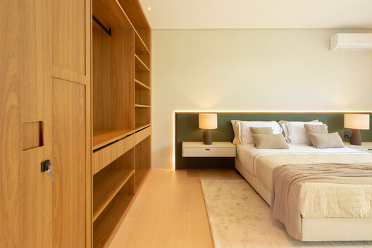 Casa Galeria / Sonne Müller Arquitetos Casa Galeria / Sonne Müller Arquitetos - Fotografia de Interiores, Cama, Dormitório, Madeira, Iluminação