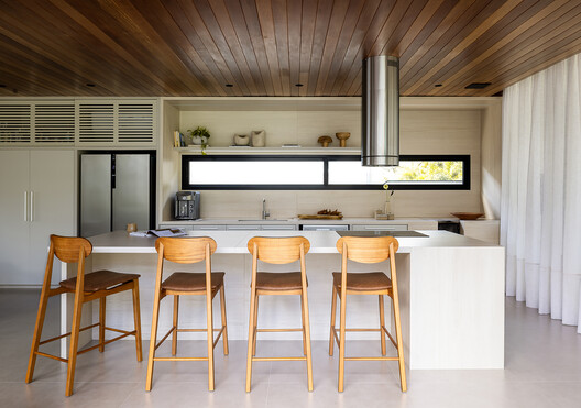 Casa di Vita / VOO® - Fotografia de Interiores, Cozinha, Bancada, Madeira, Iluminação, Cadeira