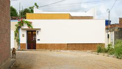 Mom's House / Studio Zé