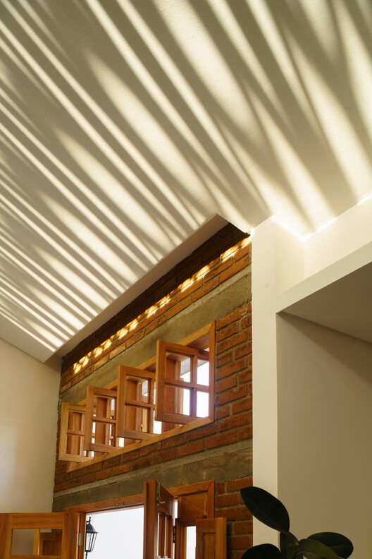 Casa de Mainha / Studio Zé - Fotografia de Interiores, Madeira, Iluminação, Viga