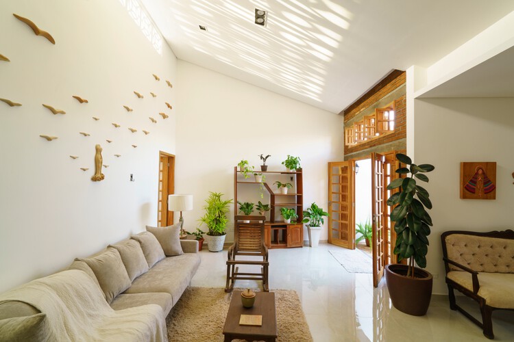 Casa de Mainha / Studio Zé - Fotografia de Interiores, Sala de Estar, Madeira, Iluminação, Sofá, Cadeira