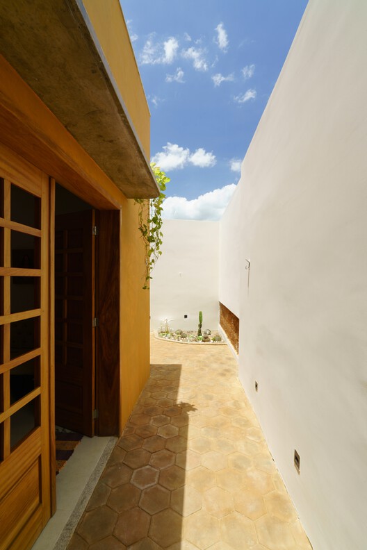 Casa de Mainha / Studio Zé - Fotografia de Interiores, Madeira, Porta, Concreto