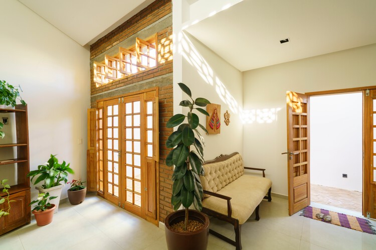 Casa de Mainha / Studio Zé - Fotografia de Interiores, Madeira, Iluminação, Porta, Vidro