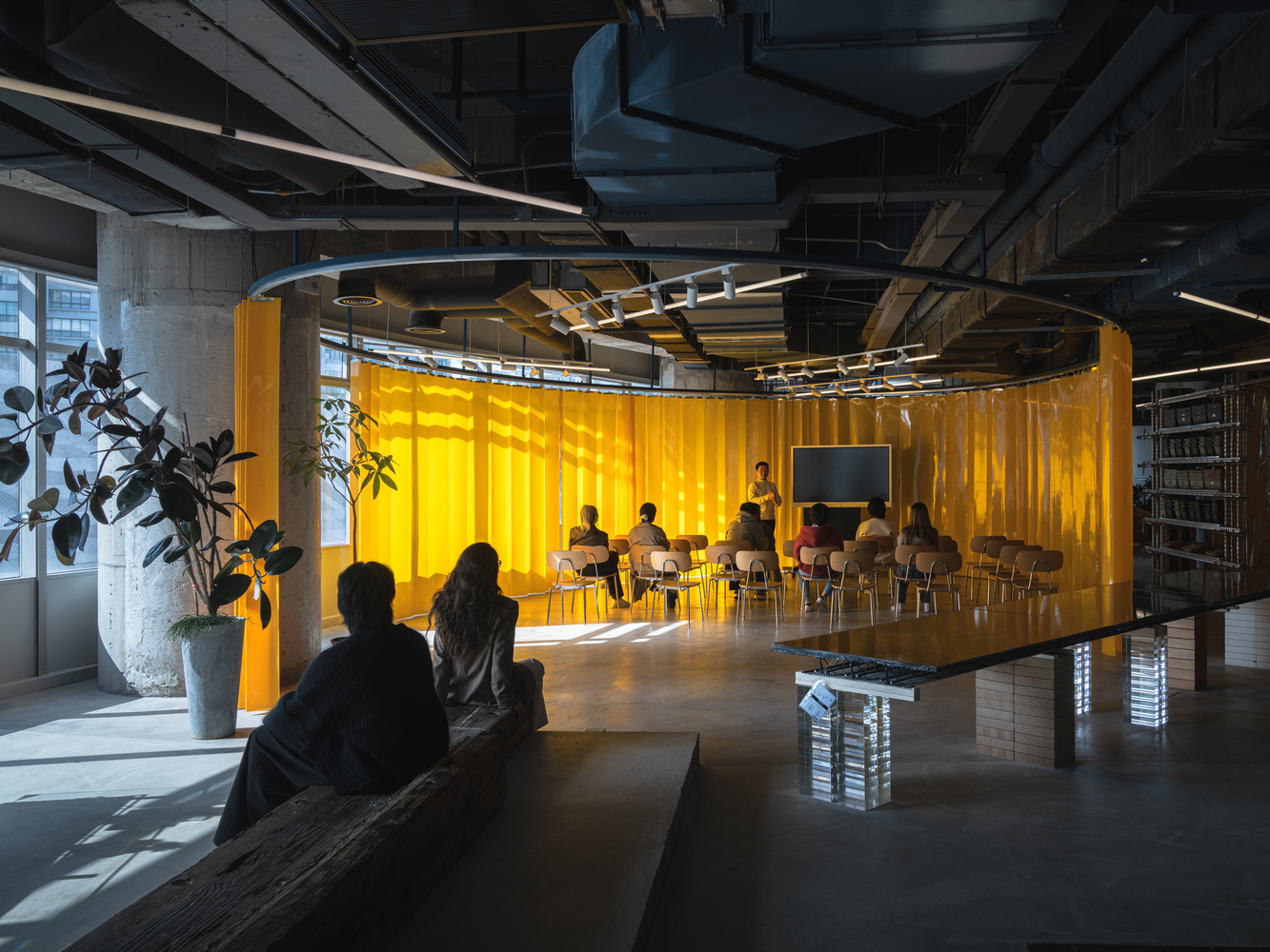 Galería de 10 tendencias en el diseño de interiores del 2025 - 28