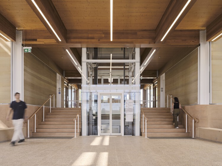 Primer edificio, Bradfield Center / HASSELL - fotografía interior, escaleras, madera, vidrio