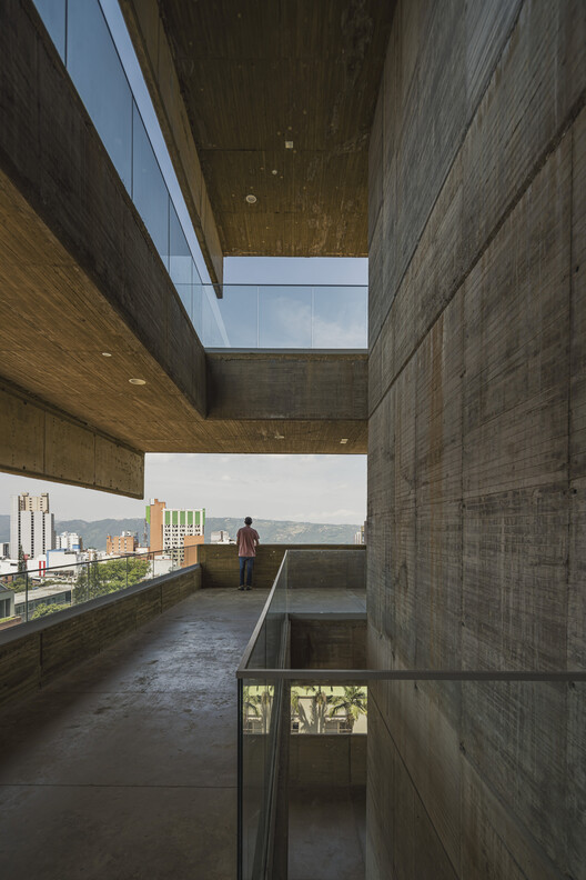  Edificio Ciencias Humanas - Universidad Industrial de Santander / taller de arquitectura de bogotá - Fotografía interior, Madera, Concreto