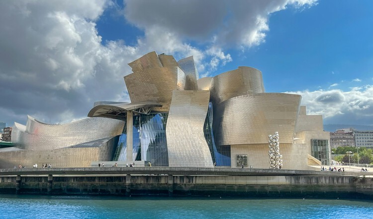 Tracing Frank Gehry’s Architectural Legacy Through His Most Influential Works - Image 9 of 13