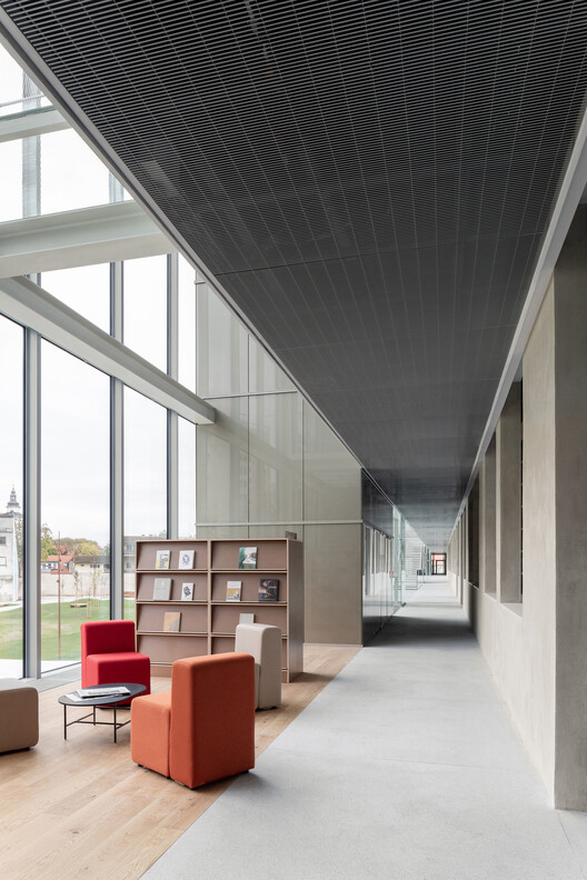 Center Rog – Renovación y Centro Creativo / Mendoza Partida + BAX studio - Fotografía interior, Vidrio