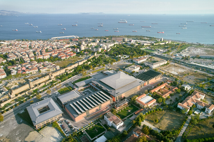 Centro de Desarrollo de Baloncesto / TEGET - Fotografía exterior, Fotografía vista aérea, Urbano