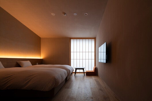 Kamegaike Onsen / Yano Aoyama Architecture Design - Interior Photography, Bedroom, Wood, Bed