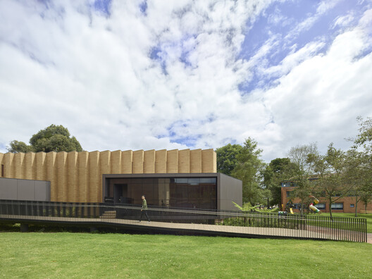 Gimnasio Los Nogales / taller de arquitectura de bogotá Gimnasio Los Nogales / taller de arquitectura de bogotá - Imagen 6 de 17