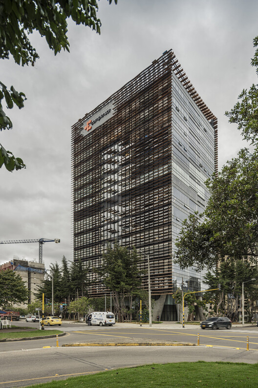 Compensar – Centro de Bienestar Integral para el Adulto Mayor / taller de arquitectura de bogotá Compensar – Centro de Bienestar Integral para el Adulto Mayor / taller de arquitectura de bogotá - Fotografía exterior