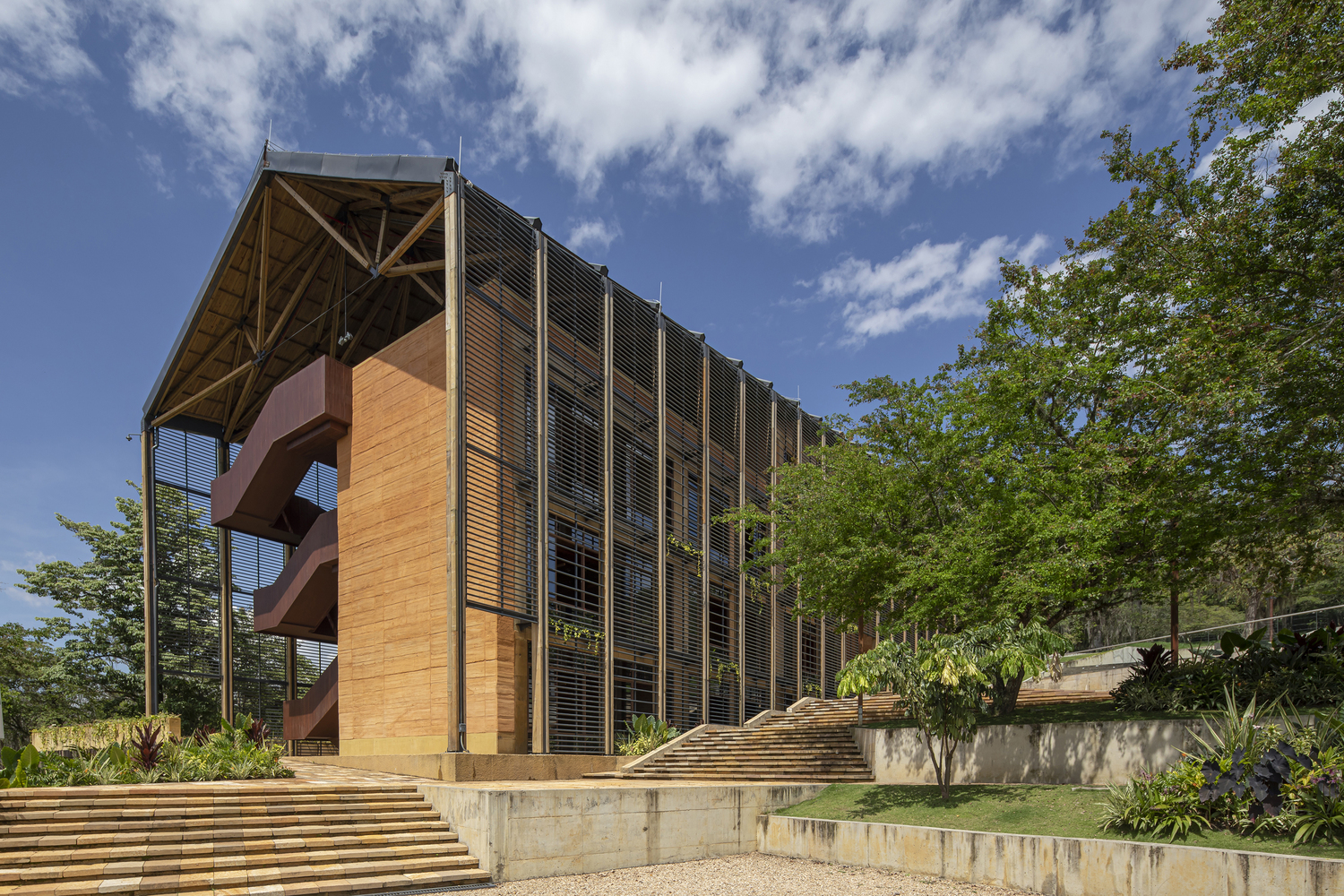 Bloque D Edificio de Aulas - Universidad Industrial de Santander / taller de arquitectura de bogotá