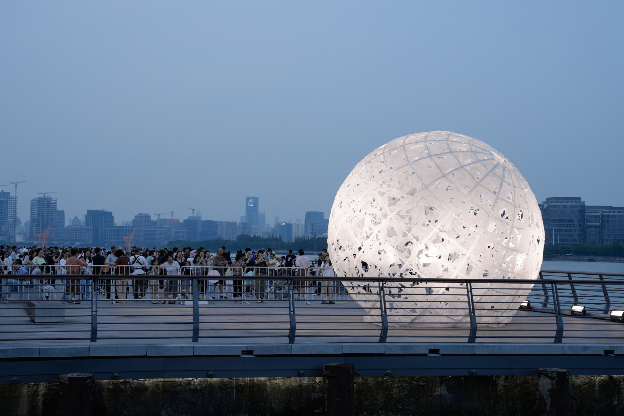 The Full Moon / oficina de diseño SHISUO