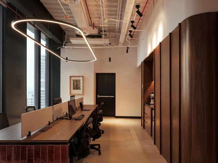 Oficinas Grupo EXIM + CIOSA / Ribba Estudio + Angular - Fotografía interior, Comedor, Iluminación, Sillas