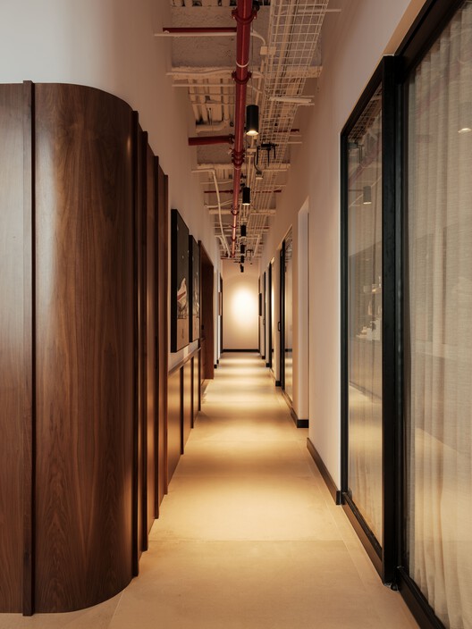 Oficinas Grupo EXIM + CIOSA / Ribba Estudio + Angular - Imagen 7 de 20