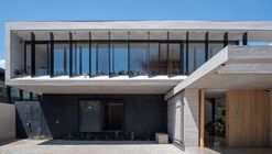 Casa Eje de Agua / Estudio i