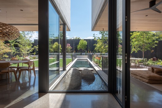 Casa Eje de Agua / Estudio i Casa Eje de Agua / Estudio i - Fotografía interior, Patio interior