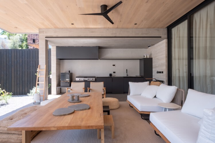 Casa Eje de Agua / Estudio i - Fotografía interior, Sala de estar, Madera, Mesas, Sillas