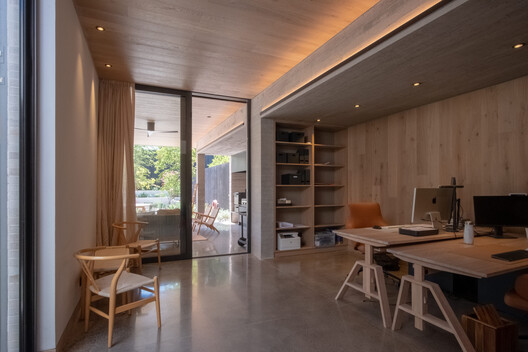 Casa Eje de Agua / Estudio i Casa Eje de Agua / Estudio i - Fotografía interior, Comedor, Madera, Mesas, Iluminación, Sillas