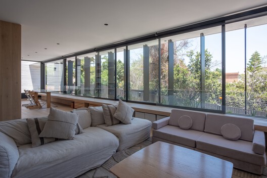 Casa Eje de Agua / Estudio i Casa Eje de Agua / Estudio i - Fotografía interior, Sala de estar, Madera, Vidrio, Sillas