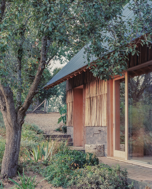 The Apple House / Okra Studio The Apple House / Okra Studio - Exterior Photography, Wood