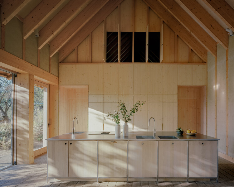 La Casa de la Manzana / Okra Studio - Fotografía interior, Cocina, Madera