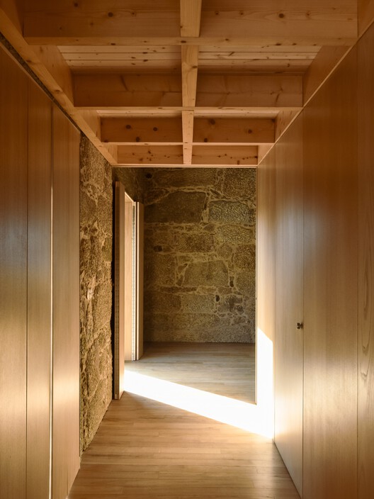 Casa Eira do Cruzeiro / NOVA - Imagem 16 de 31