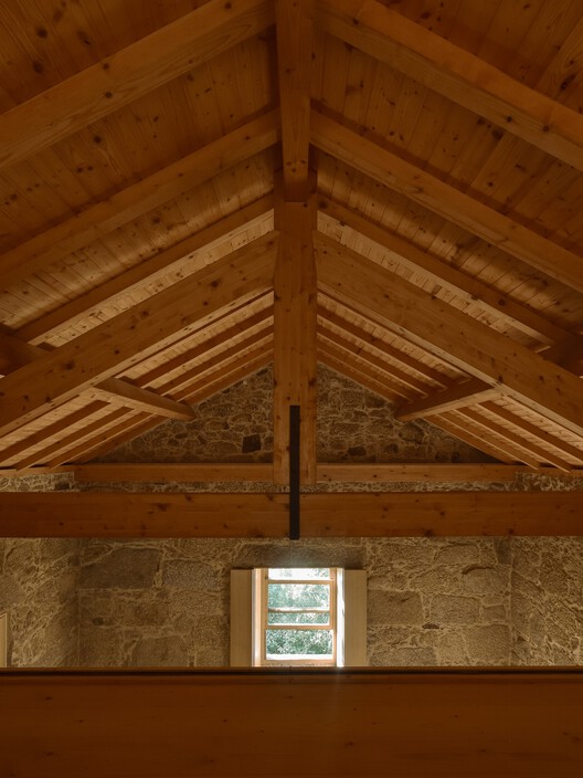 Casa Eira do Cruzeiro / NOVA - Fotografia de Interiores, Madeira, Viga