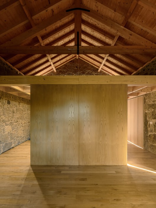 Casa Eira do Cruzeiro / NOVA - Imagem 3 de 31